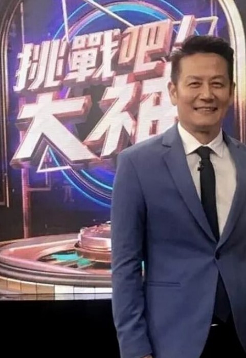 城中村养生馆老板娘偷拍来店里按摩客人勾引他们做特殊性服务 - 精东AV海报